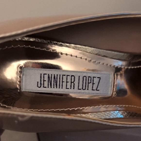 Jennifer Lopez Calente Nude Heels - Picture 2 of 8